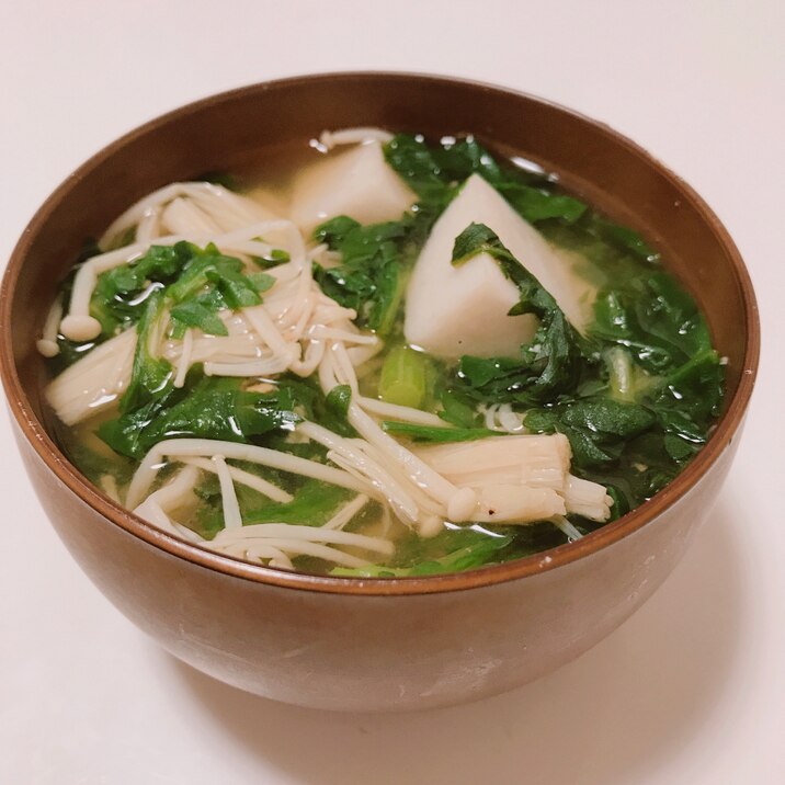 とろみが嬉しい!さといもと春菊のお味噌汁